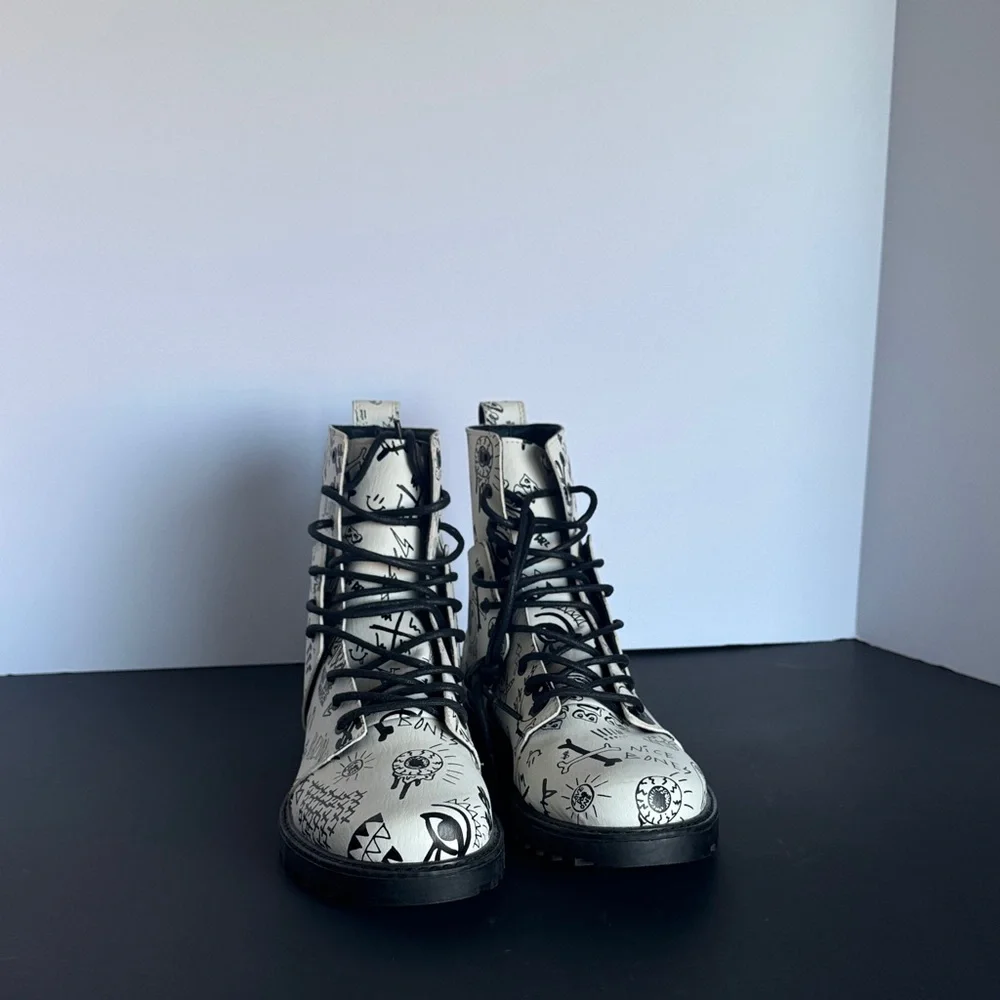 Volcom Youth Combat Boots‎ Size 7 Graphic Print Lace Up NWOT Fits Women’s 8.5